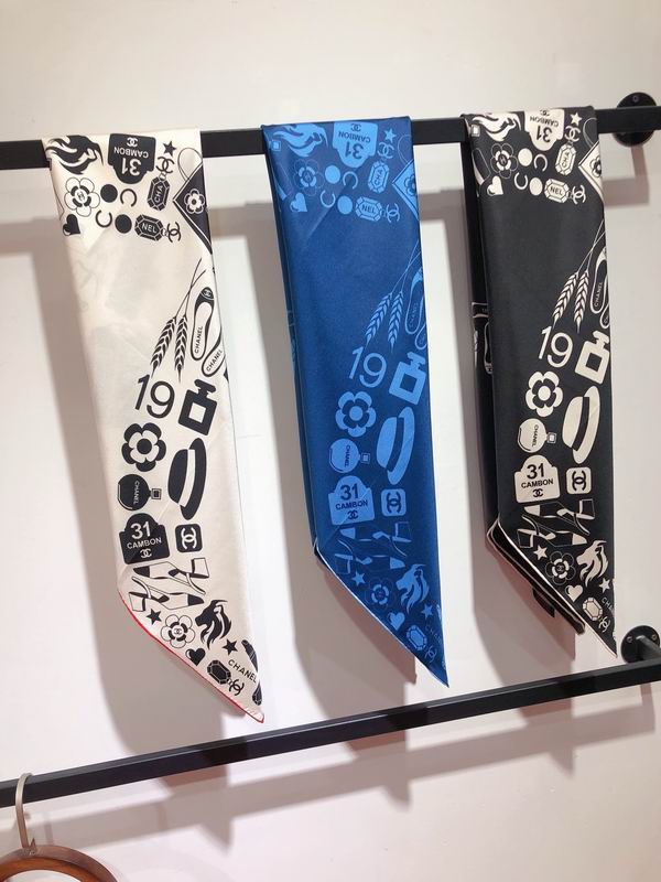 Chanel silk scarf 90X90cm E22